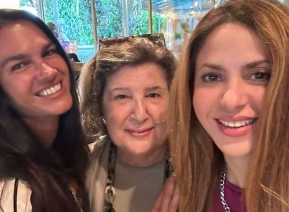 Shakira sin miedo presume foto con su  exsuegra, con la madre de Antonio de la Rúa