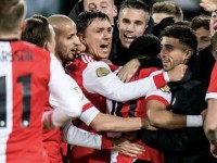 Santi Giménez le ganó la partida a Chucky; Feyenoord avanza en la Copa elimina al PSV