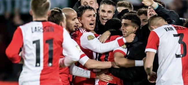 Santi Giménez le ganó la partida a Chucky; Feyenoord avanza en la Copa elimina al PSV