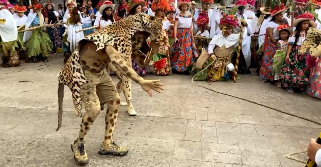 Fiesta y mucha diversión en calles por la “Danza del Pochó”