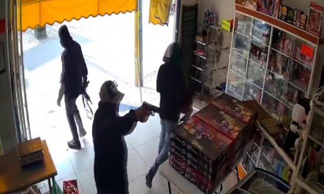 Delincuentes provocan caos en comercios del Centro