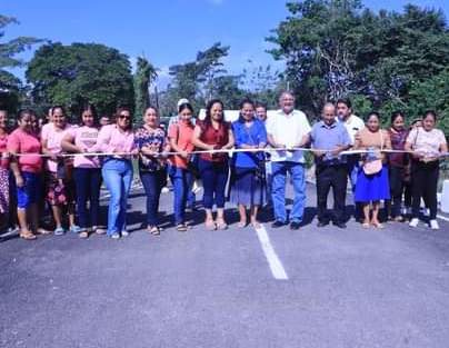 Inauguran puente  peatonal y vehicular