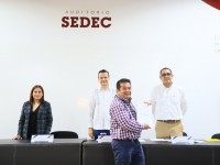 Entrega Sedec tablas nutrimentales a empresas