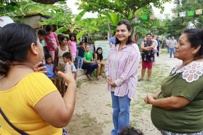 Transforma Centro vida de familias con programa de pisos de cemento