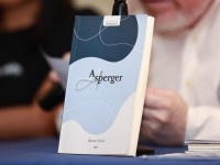 Presentan libro de poemas ‘Asperger’