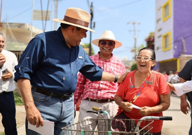 Javier May  ha actuado  dentro del marco legal