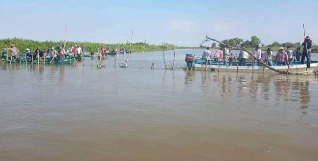 Cooperativistas de pescadores  bloquean río El Maluco en Centla