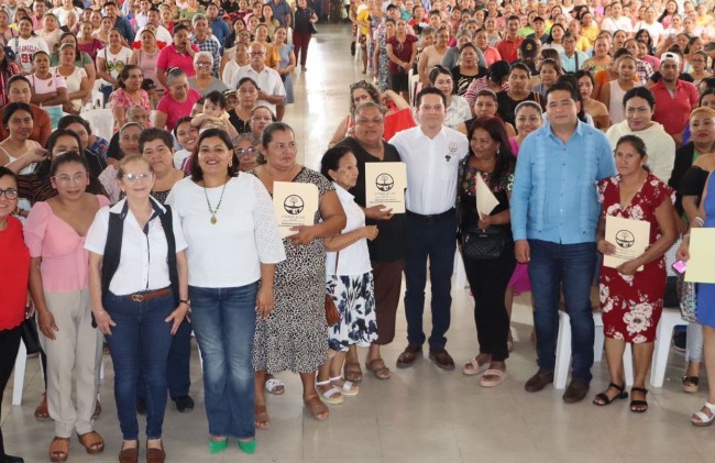 Chelo Cano entrega programa de apoyo para las mujeres