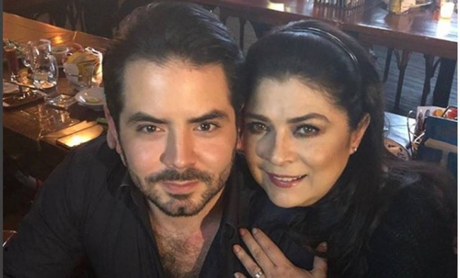 Victoria Ruffo no quiere  romper con los Derbez