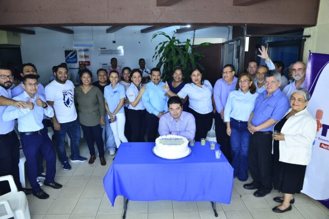 Cumple Presente su 65 aniversario