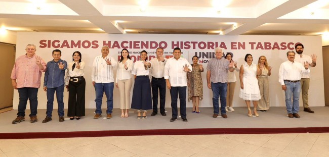 Presenta May su equipo de campaña