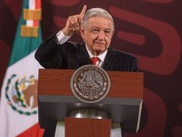 Irresponsable invocar la democracia y proponer  guerra sucia: AMLO