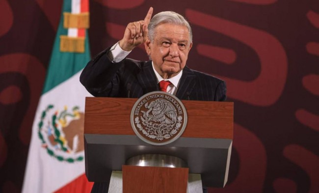 Irresponsable invocar la democracia y proponer  guerra sucia: AMLO