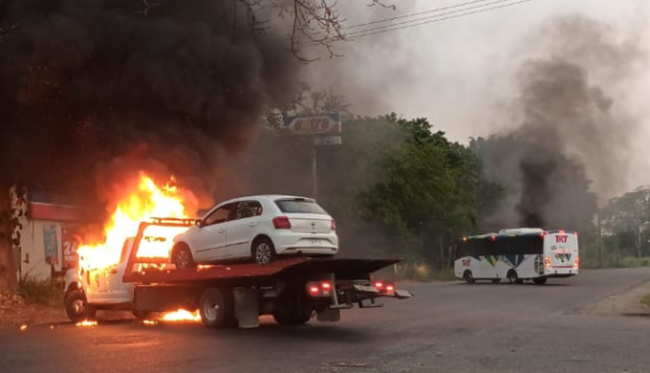 Dos calcinados durante  la violencia en Cárdenas