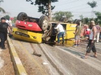 4 muertos y 18 heridos dejó  volcadura de camión de pasajeros