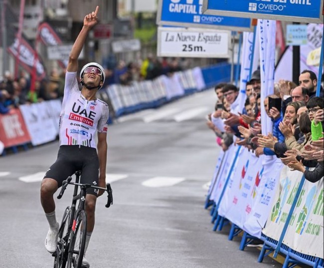 Isaac del Toro gana primera etapa de la Vuelta a Asturias