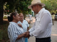 Habitantes dan su respaldo al candidato Ovidio Peralta