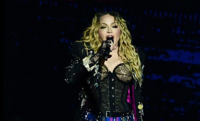 Brasileños abarrotan histórico concierto gratuito de Madonna