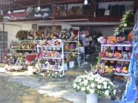 Pierden los vendedores de flores 30% de su mercancía