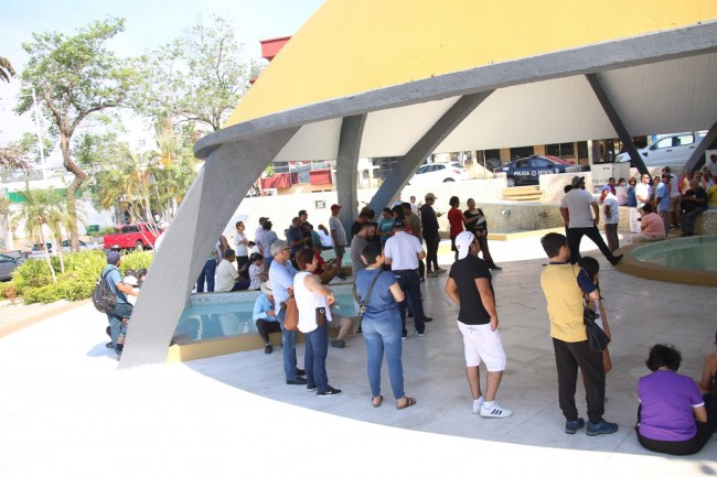 Atienden a 11 personas por golpe de calor, durante las elecciones