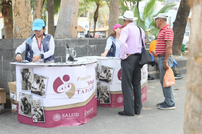 Realizan promoción contra dengue y golpe de calor