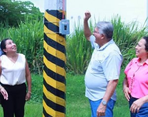 Entregan ampliación de red eléctrica en Las Rosas de Comalcalco