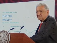 “Podemos resistir un poco más”, dice AMLO en el “lunes negro”