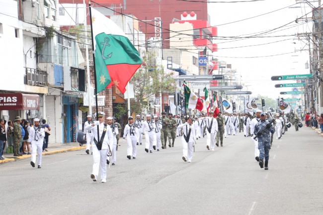 Emotivo desfile por el 203 Aniversario de la Marina Armada de México