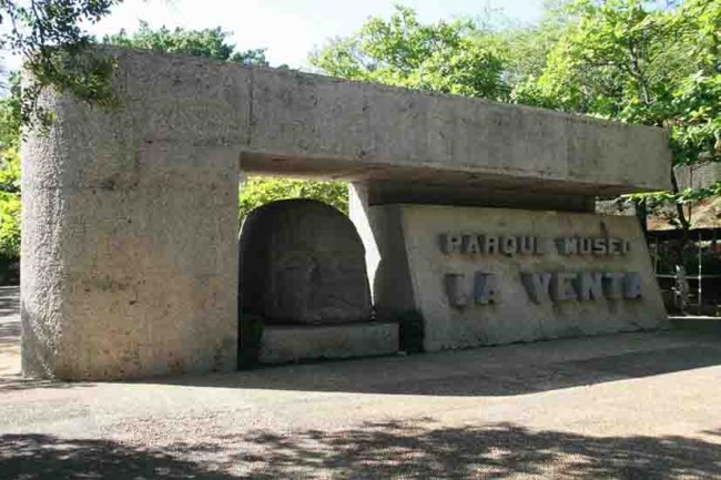 Visitan familias el Museo La Venta