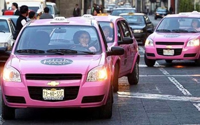 Invitan a mujeres para  ser choferes de taxis