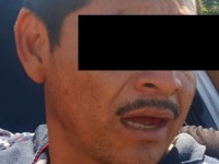 Detienen a tres con  placas de un auto  robado y cuchillos