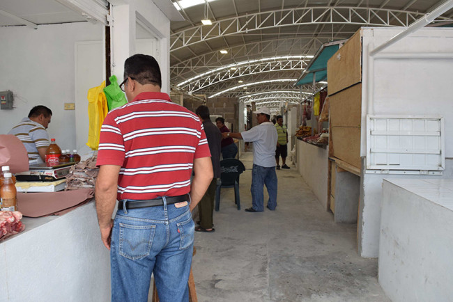 Adeudan locatarios del Pino Suárez 1 mdp a CFE
