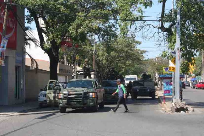 Seguirán en las calles las fuerzas militares: Aguirre