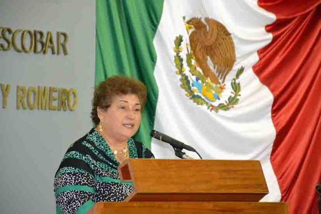 Piden explicar la situación de maestros de contrato