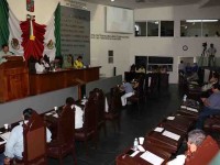 ‘Dobletean’ diputados por Semana Santa