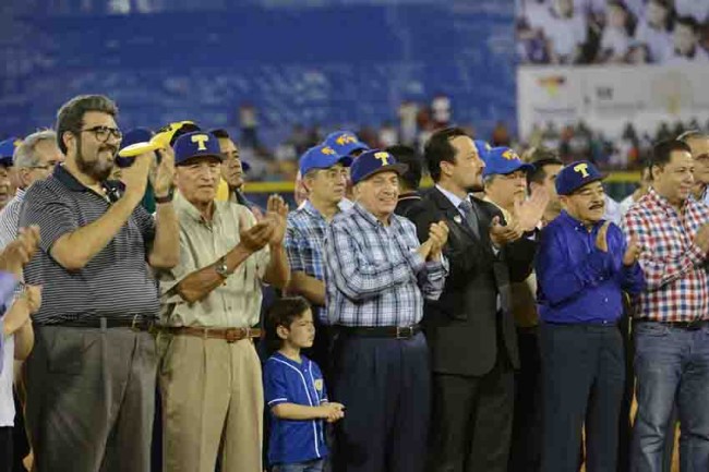 Inaugura Núñez la  temporada de beisbol