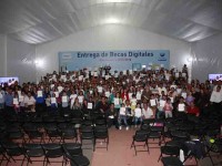 Entregan Becas  Digitales TELMEX