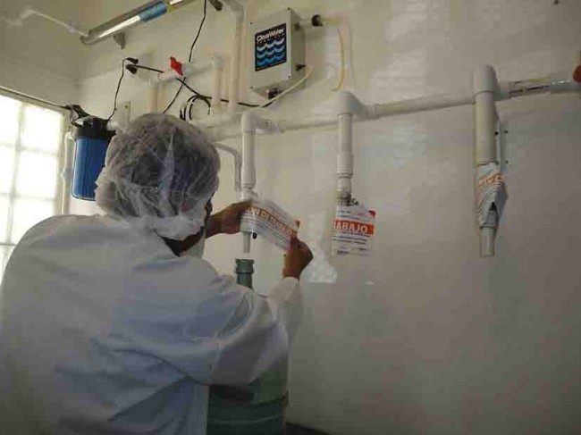 Suspende Salud a 84 purificadoras de agua