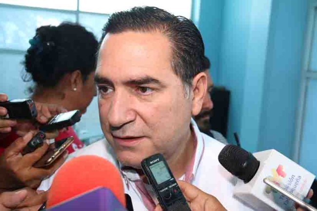 Rinde Pancho López declaración en la FGE; rechaza seguridad