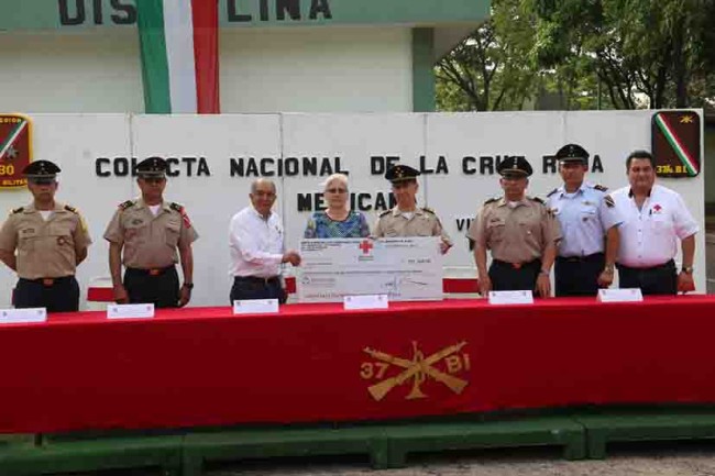 Entrega 30 Zona Militar donativo a la Cruz Roja