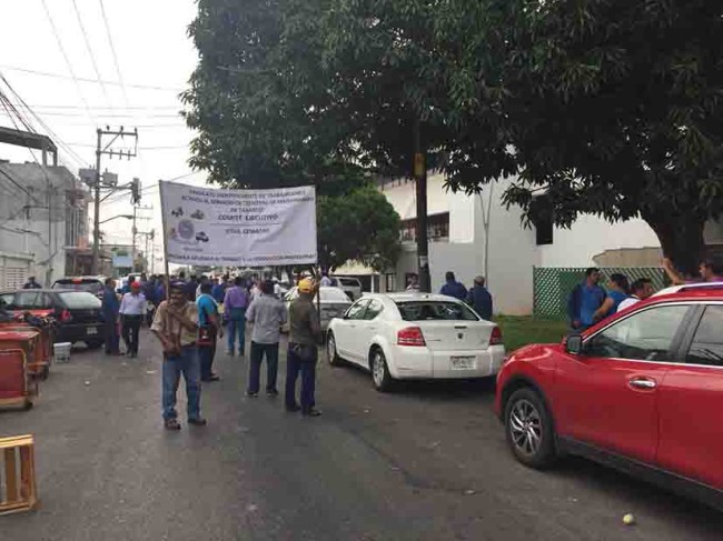Se manifiestan trabajadores