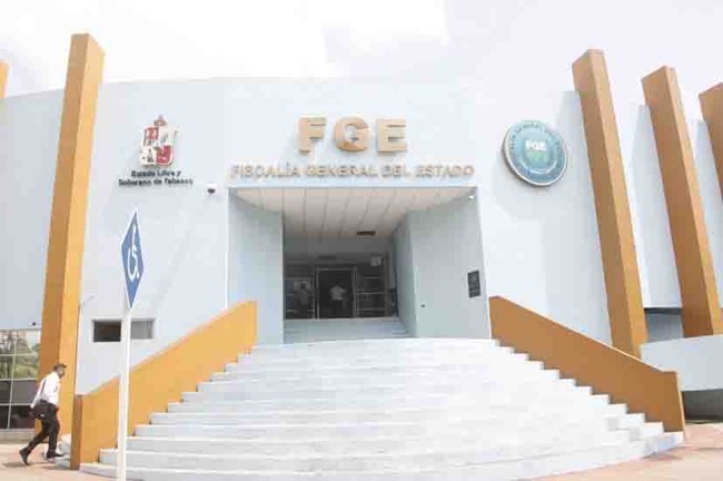 Continúan en prisión exgobernador y extesorero