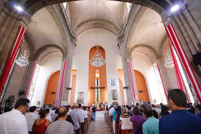 Celebran misa en honor a San Juan Bautista