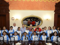 Convive Núñez con los ganadores de Olimpiada