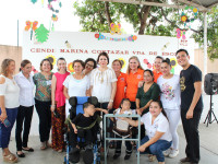 Entrega la presidenta  del DIF apoyos a Cendi