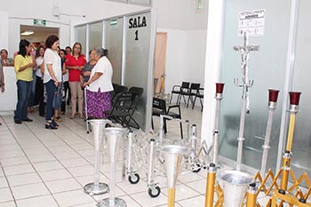 Recibe el Sistema DIF Tabasco  donativo para Centro Velatorio