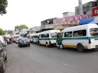 Paradas del transporte provocan caos vial