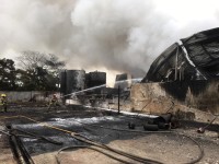 Controlan incendio en  empresa petroquímica
