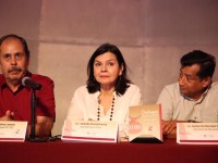 Presentan antología  de Revista Diálogos