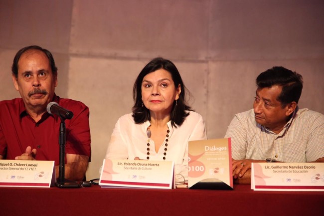 Presentan antología  de Revista Diálogos